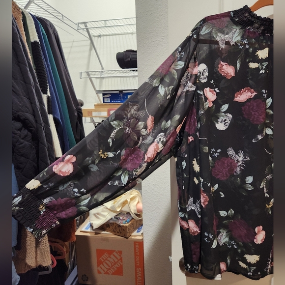 Black Print Blouse - Picture 6 of 9